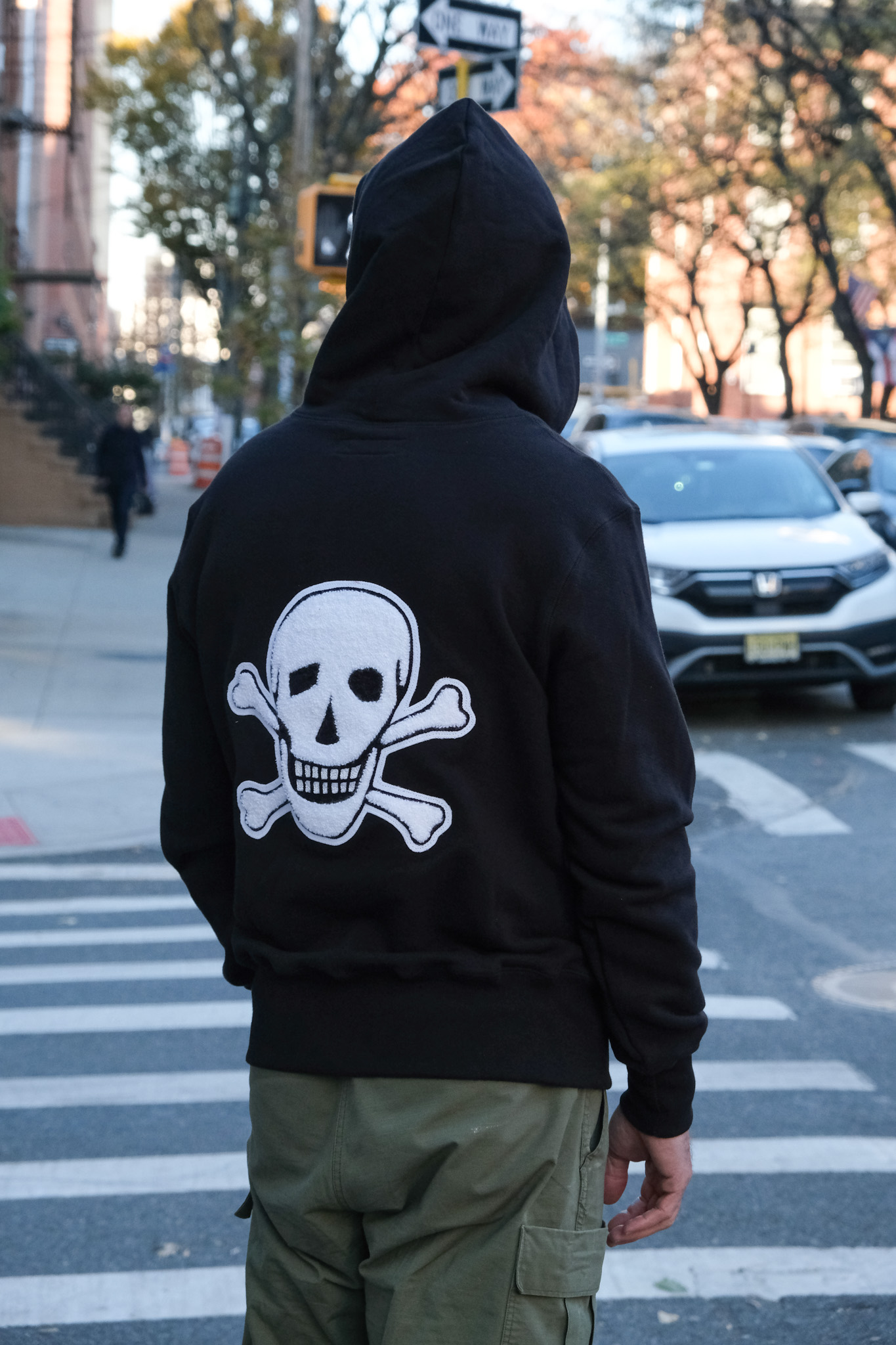 CHENILLE SKULL HOODED SWEATSHIRT - BLACK