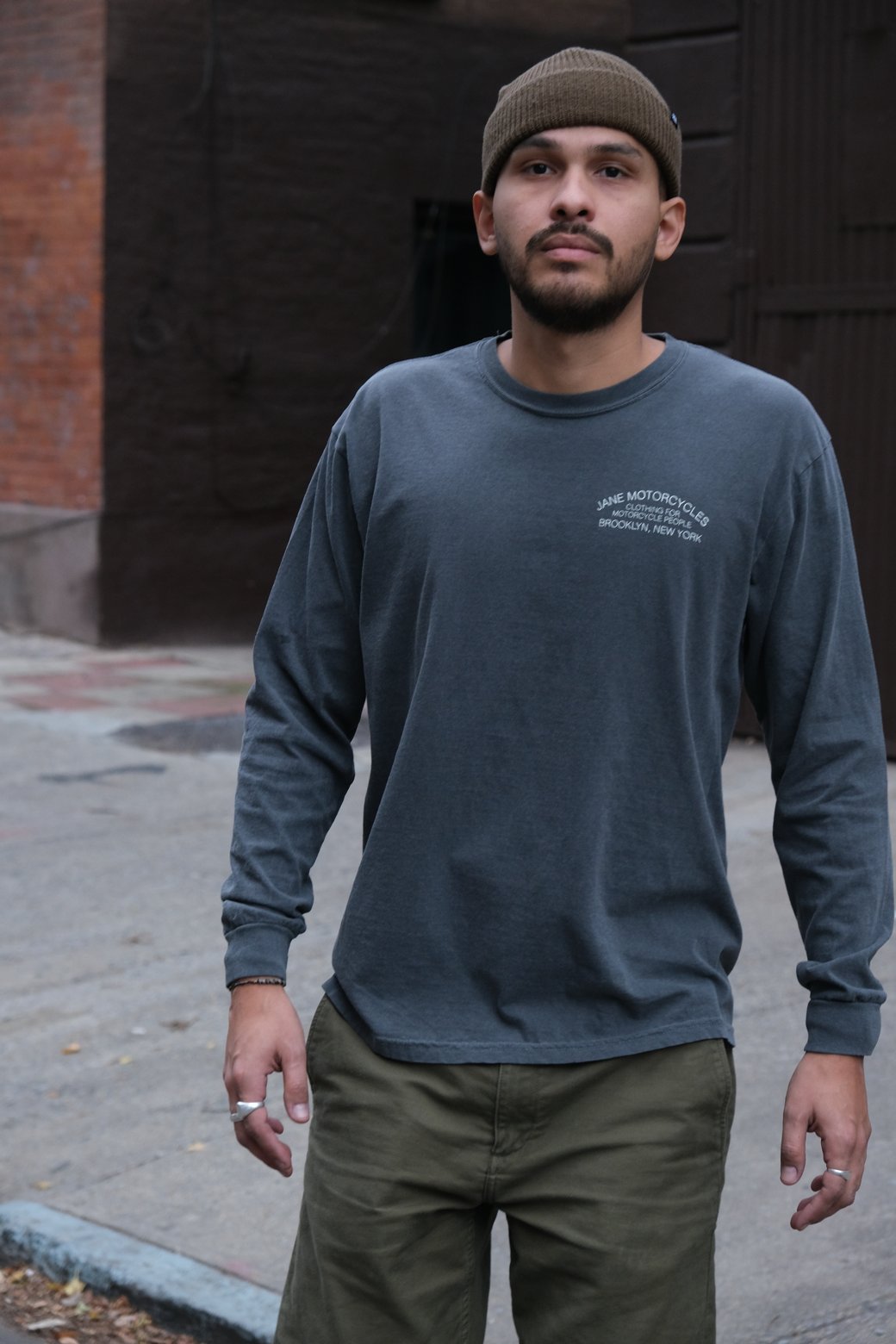 MOTT STREET LONG SLEEVE T-SHIRT - GARMENT DYED - GREY