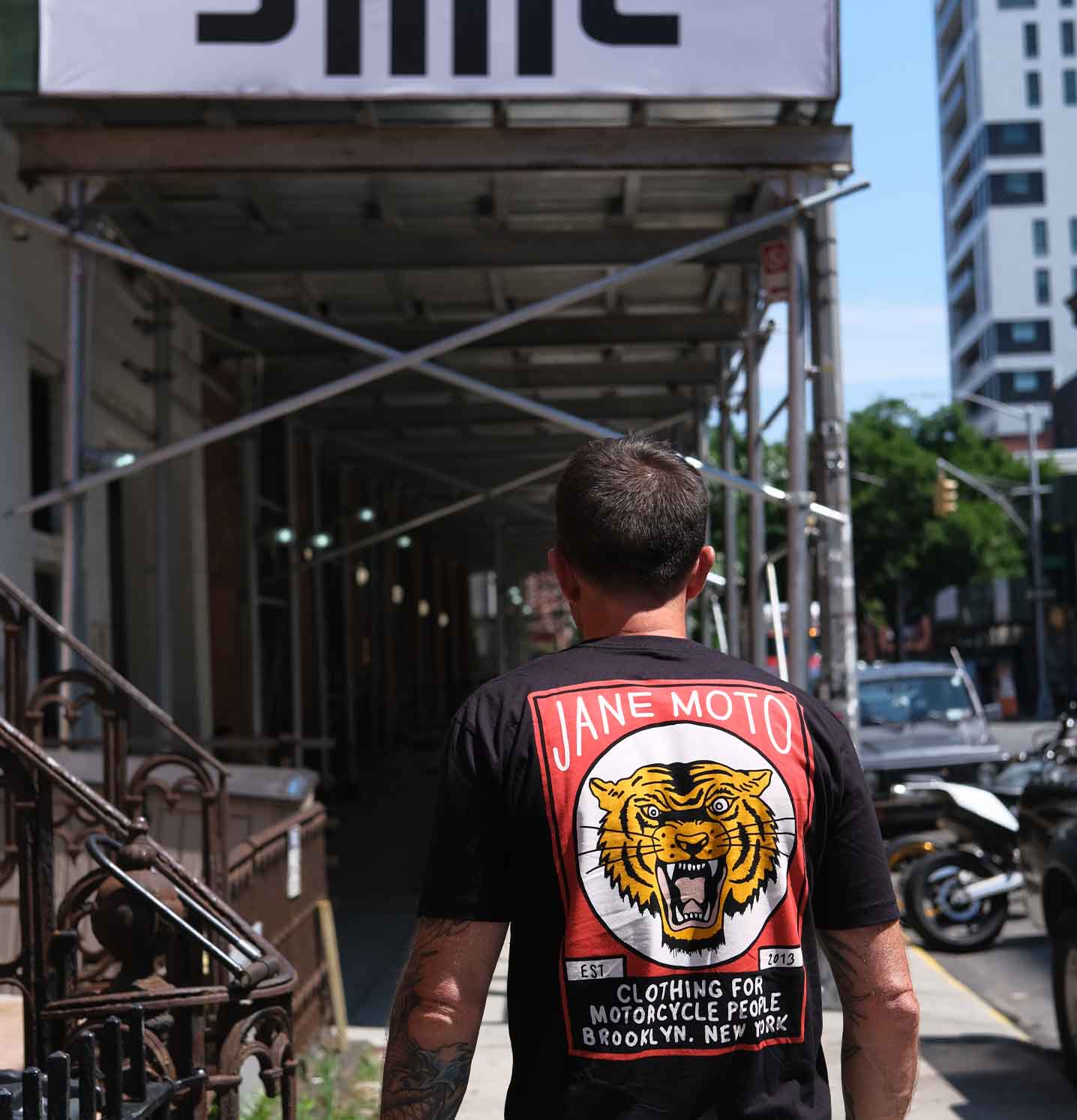 LUDLOW TIGER COLOR SHORT SLEEVE - BLACK