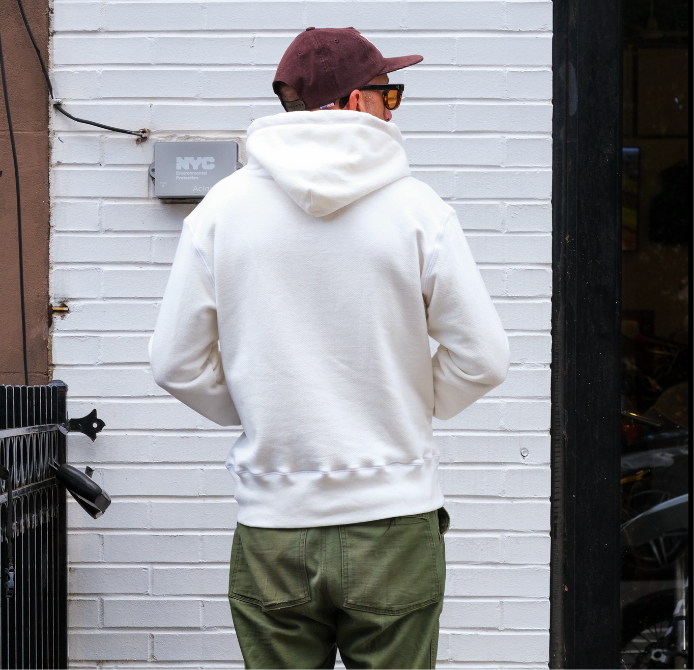 GOLD FELT GARMENT DYED ORGANIC COTTON HOODIE - WHITE